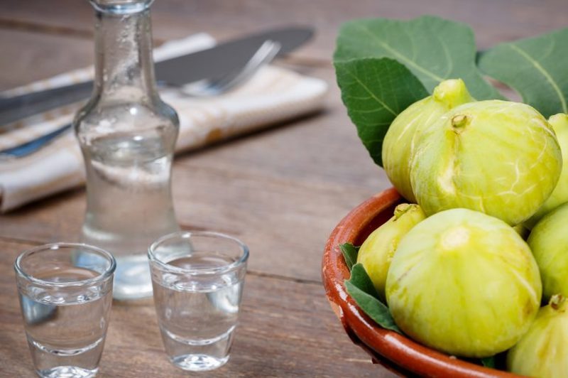 Raki (tsikoudia) – traditional spirit served after meals What to Eat in Crete in August